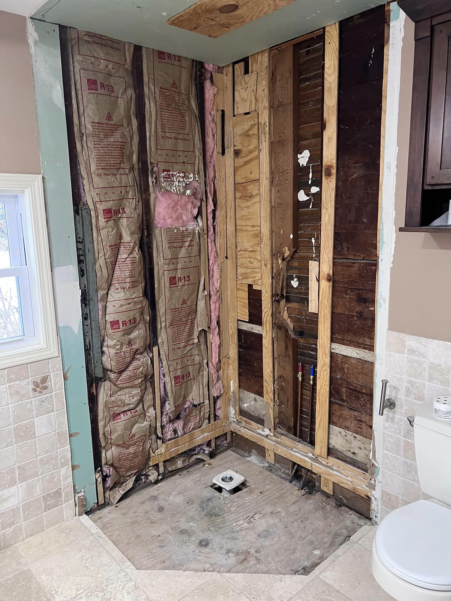 WONDER SHOWERS AND BATHS INSTALL A NEW SHOWER AT JIM SALMON'S HOUSE